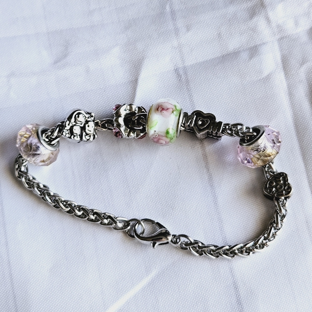 BEAUTIFUL CHARM BRACELET - Picture 1 of 8